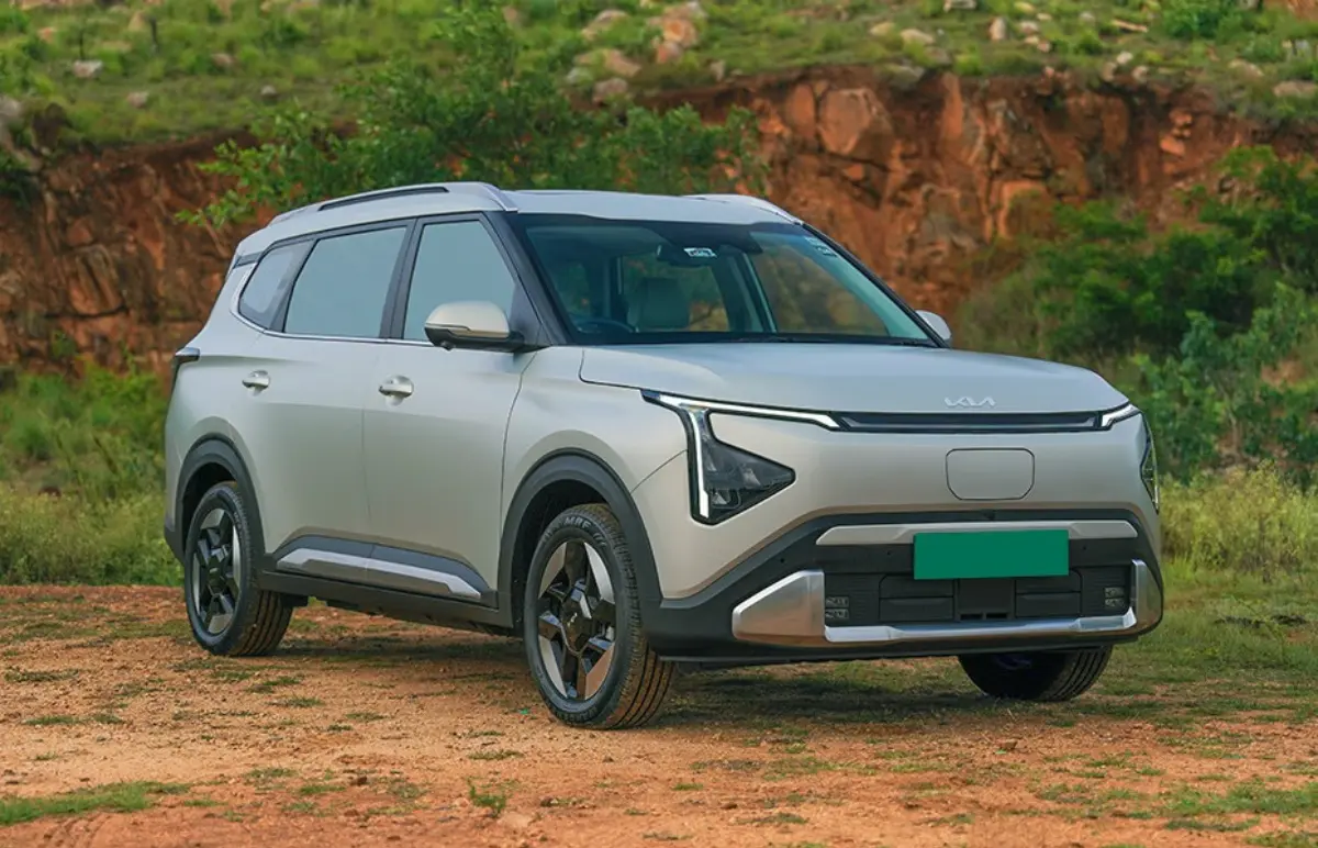 Kia Carens Clavis EV with BaaS Option